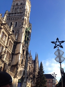 ミュンヘン市庁舎とクリスマスツリー